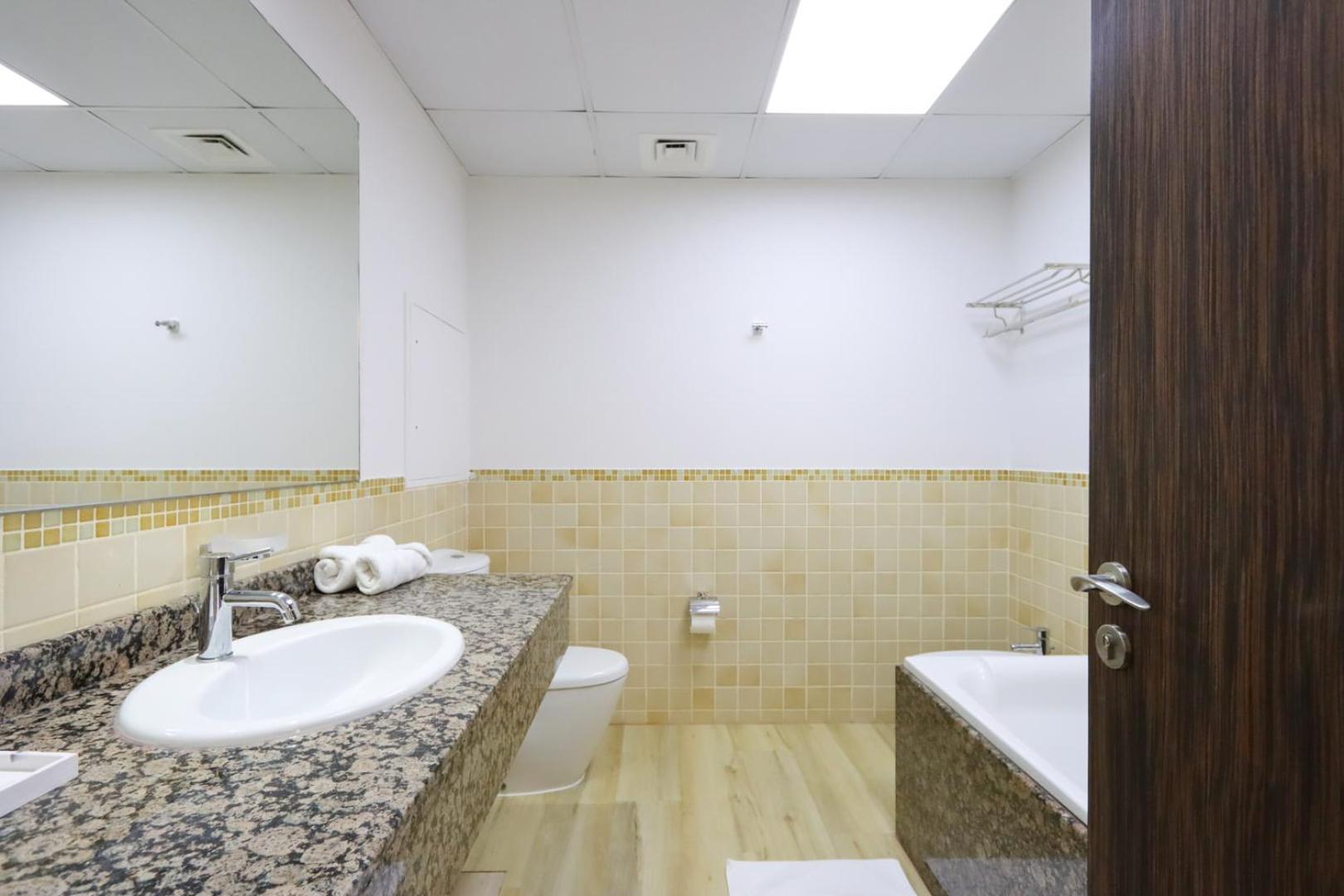 Livbnb - Spacious 2bhk In Shams Walk To Dubai